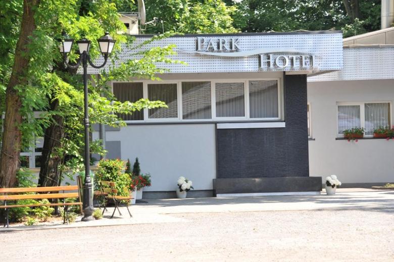 Park Hotel Dobrodzien Exterior photo